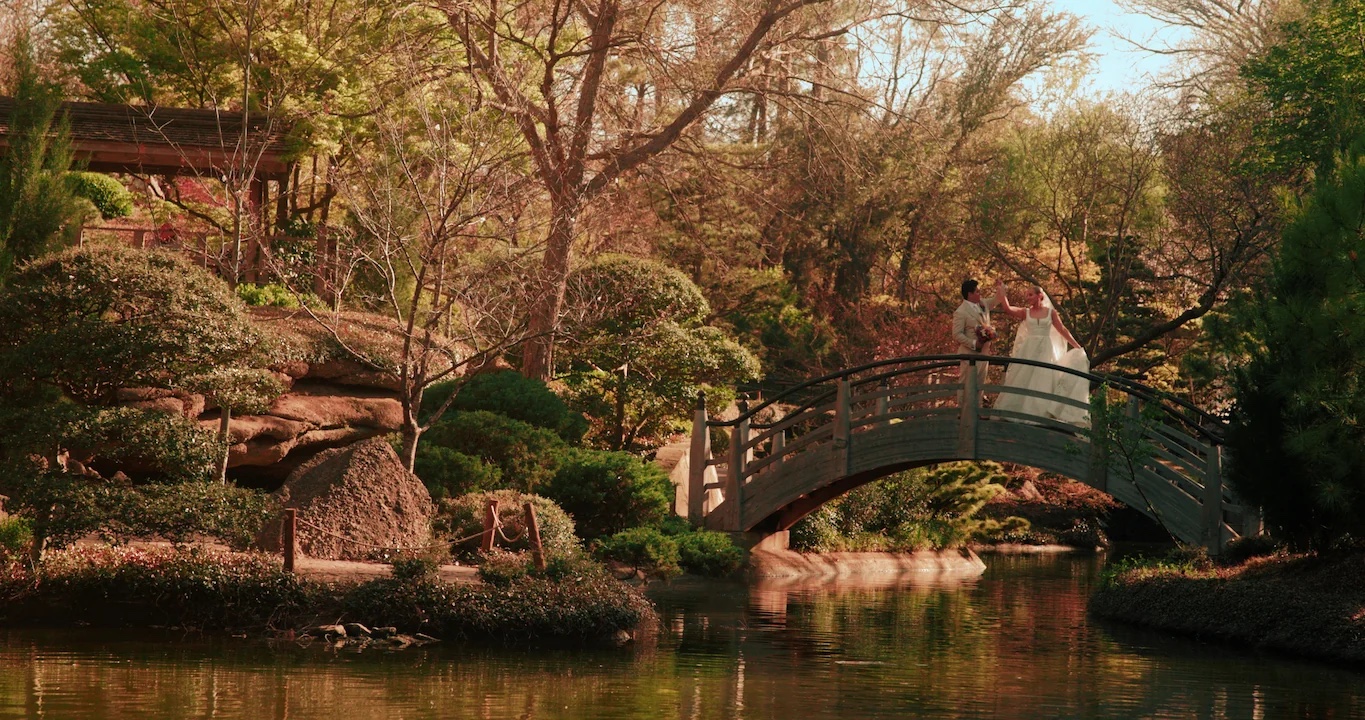 Alvaro and Jennifer wedding film still at Fort Worth Botanical Gardens